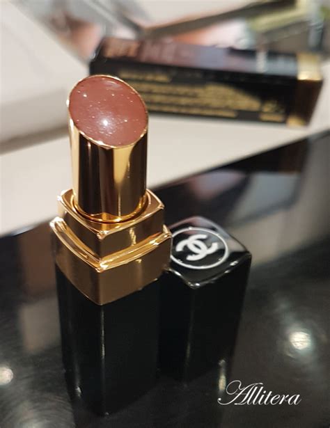 Помада со свойствами Chanel Rouge Coco Shine в оттенке 54 